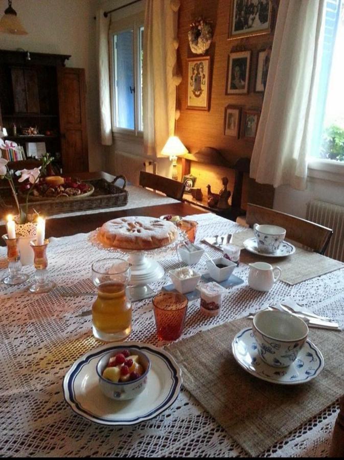 Le Cerisier Bed & Breakfast Mareil-Marly Bagian luar foto