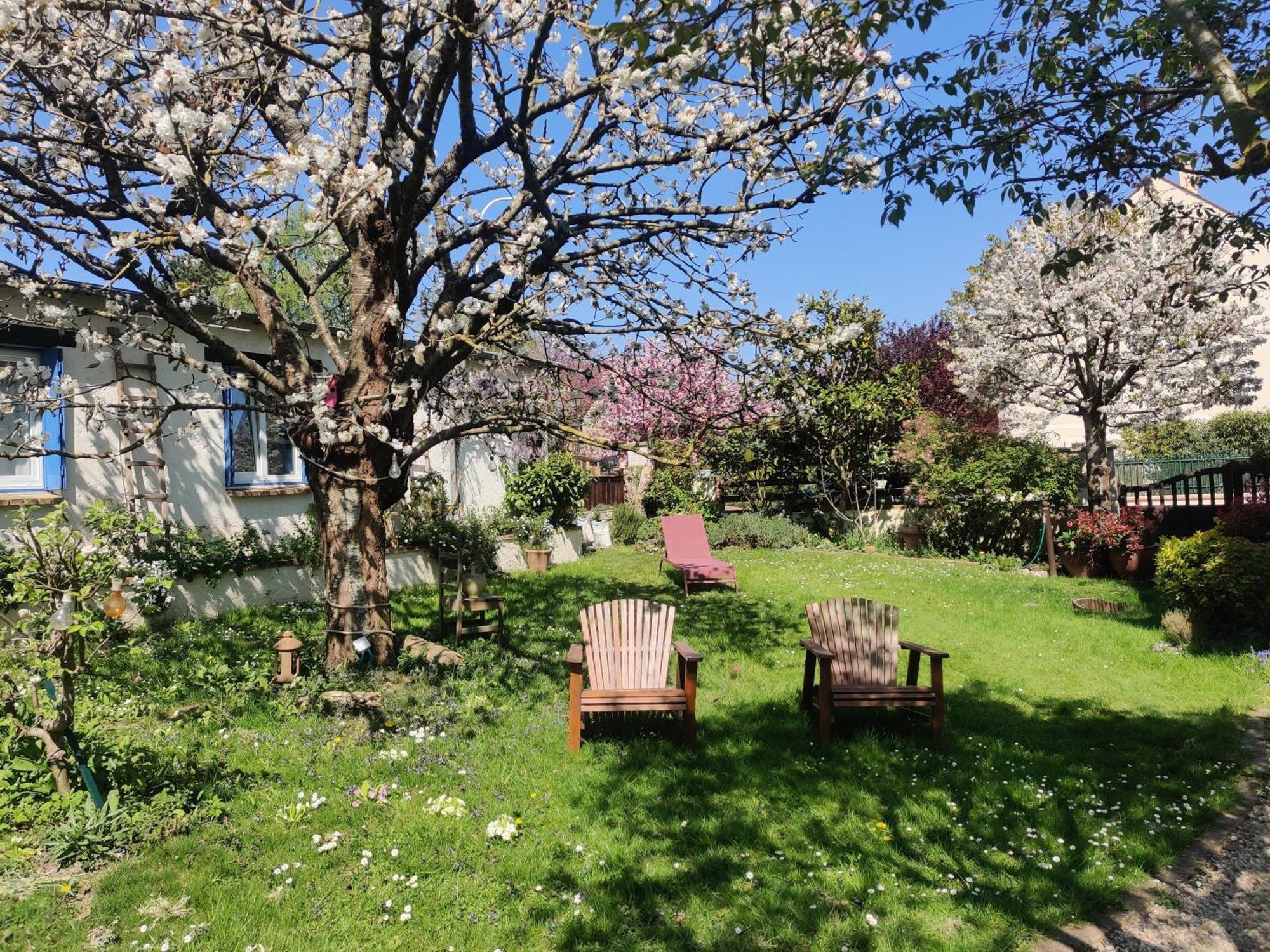 Le Cerisier Bed & Breakfast Mareil-Marly Bagian luar foto